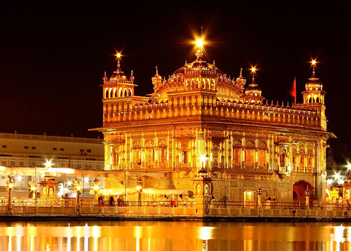 https://d3r8gwkgo0io6y.cloudfront.net/upload/H7/India-punjab-amritsar-golden-temple-night-view.jpg