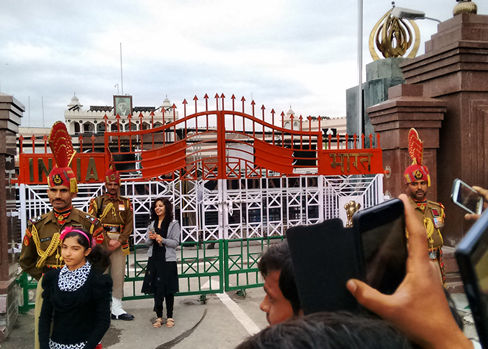 https://d3r8gwkgo0io6y.cloudfront.net/upload/H7/India-punjab-amritsar-wagha-border-gate.jpg