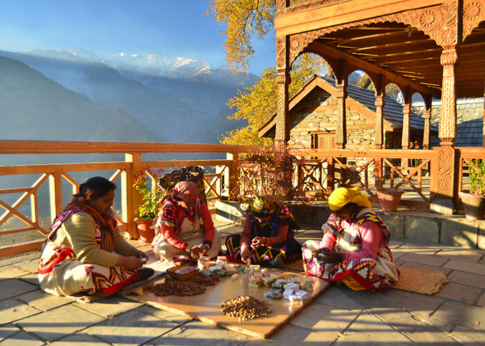 https://d3r8gwkgo0io6y.cloudfront.net/upload/H9/India-himachal-pradesh-manali-local-women.jpg