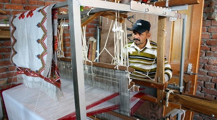 https://d3r8gwkgo0io6y.cloudfront.net/upload/H9/Shawl-Factory_kullu.jpg