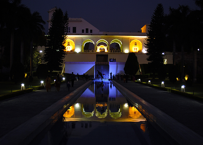 https://d3r8gwkgo0io6y.cloudfront.net/upload/HC/India-haryana-Pinjore-Garden-night-view.jpg