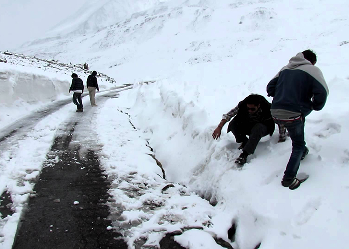 https://d3r8gwkgo0io6y.cloudfront.net/upload/HC/India-himachal-pradesh-manali-rohtag-road-snow-8.jpg