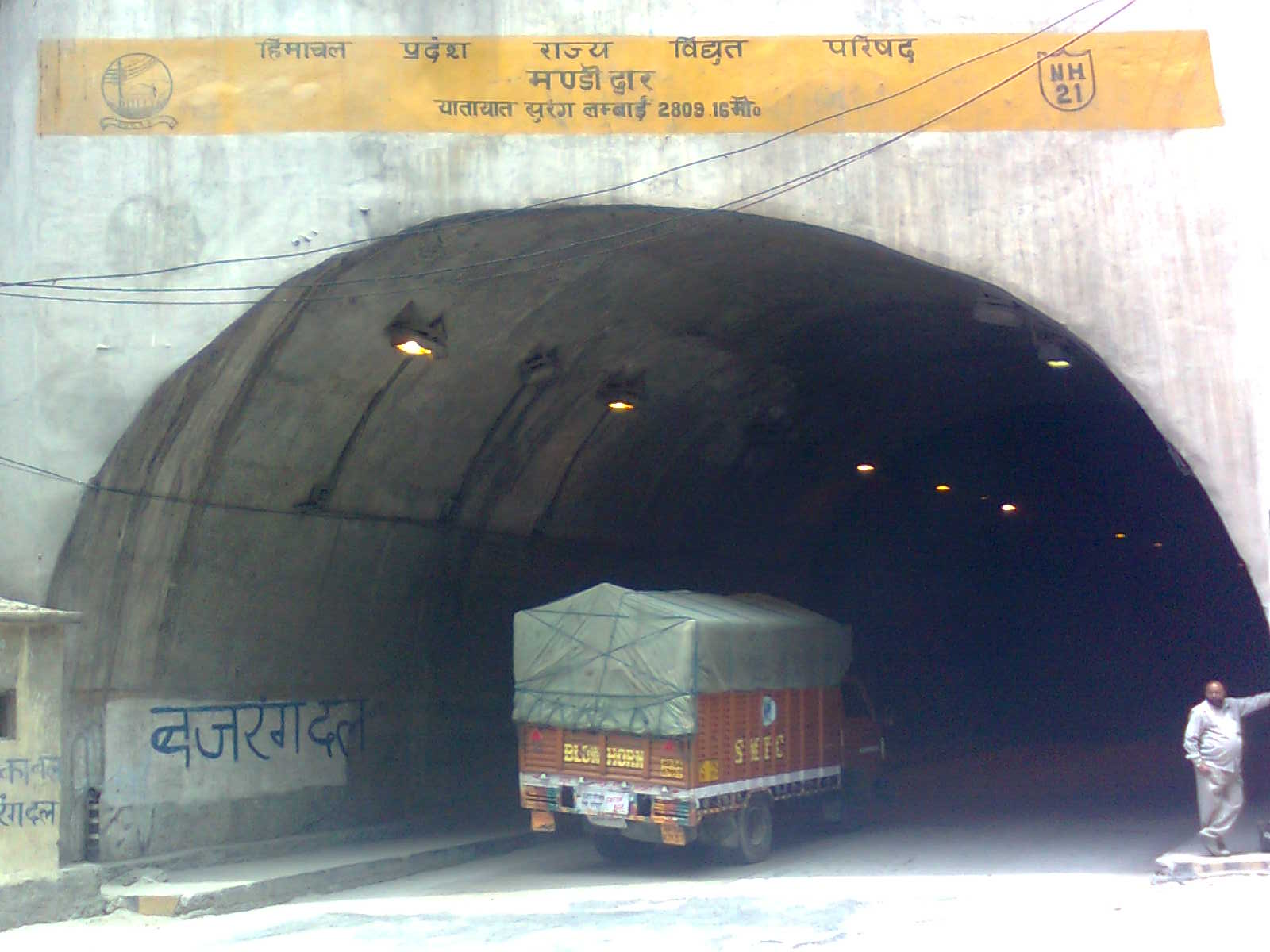 https://d3r8gwkgo0io6y.cloudfront.net/upload/HC/indian-himachal-aaunt-largi-tanel.jpg
