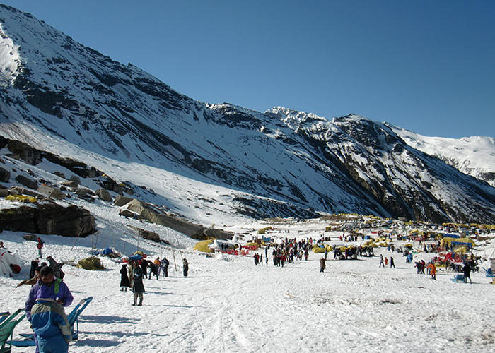 https://d3r8gwkgo0io6y.cloudfront.net/upload/HF/India-himachal-pradesh-manali-rohtag-road-Rohtang-pass-snowy-valley-1.jpg
