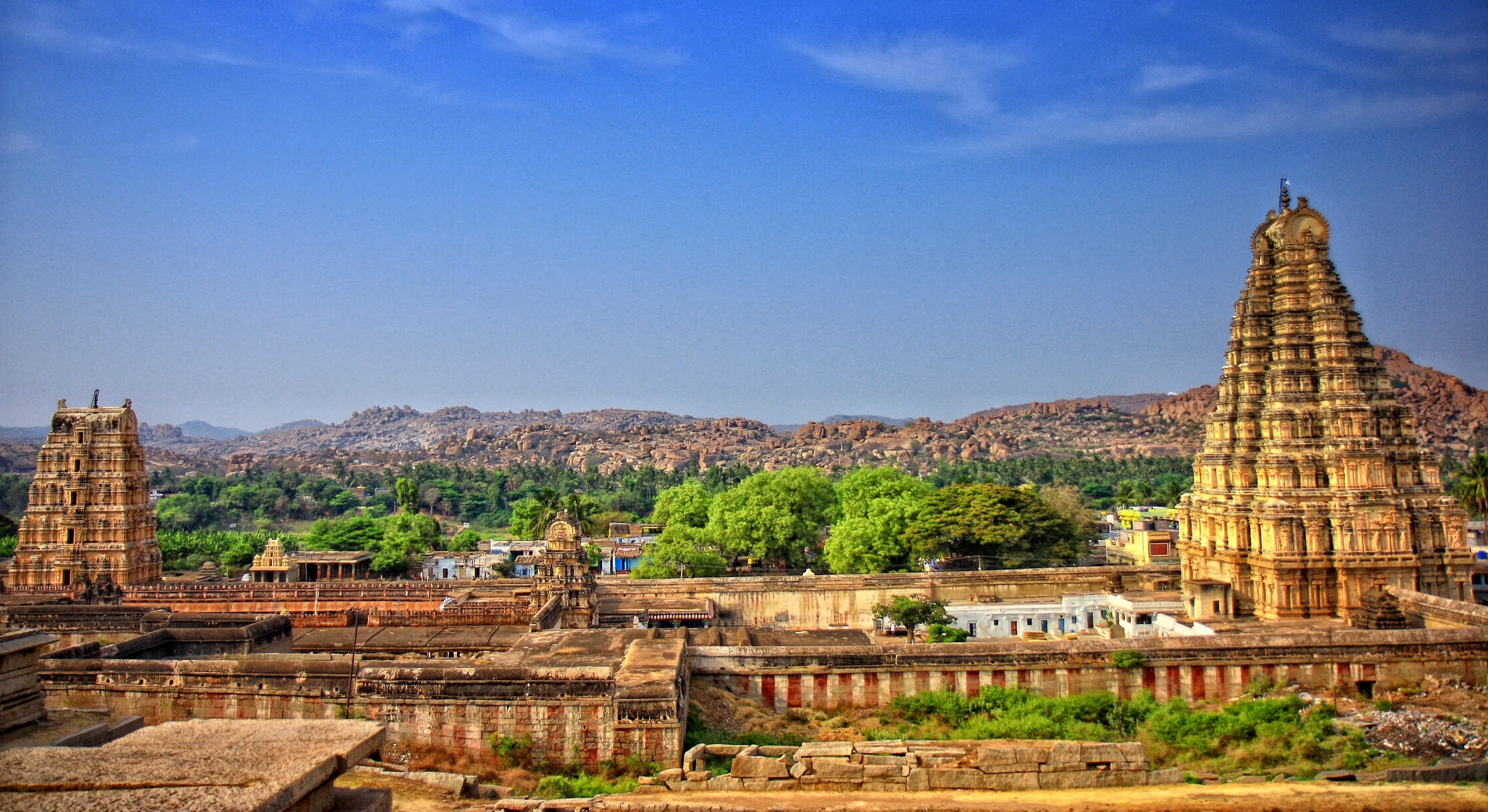 https://d3r8gwkgo0io6y.cloudfront.net/upload/Hampi_virupaksha_temple.jpg