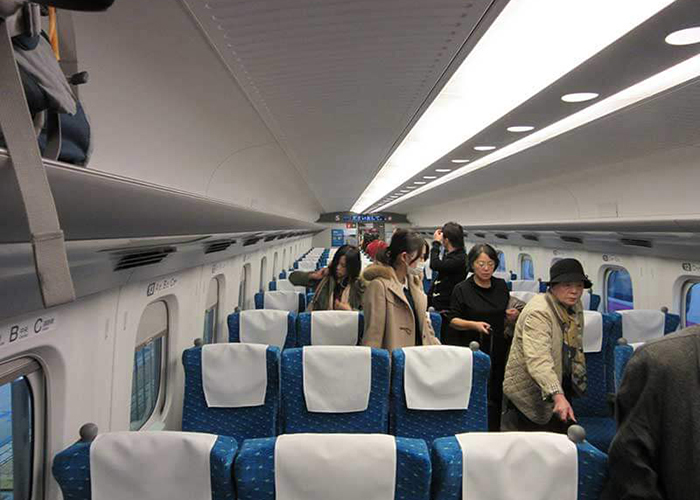 https://d3r8gwkgo0io6y.cloudfront.net/upload/J1/japan-bullet-train-inside.jpg