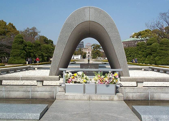 https://d3r8gwkgo0io6y.cloudfront.net/upload/J1/japan-hiroshima-cenotaph-1.jpg