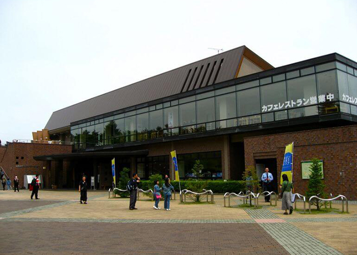 https://d3r8gwkgo0io6y.cloudfront.net/upload/JA/japan-hakone-mt-fuji-visitors-center-1.jpg
