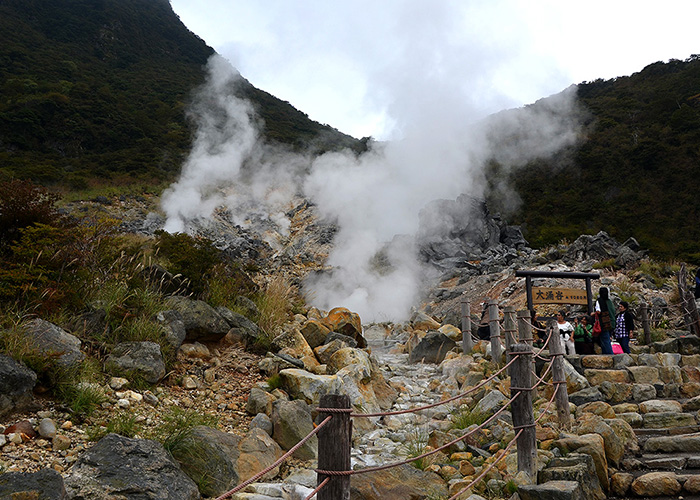 https://d3r8gwkgo0io6y.cloudfront.net/upload/JA/japan-owakudani--boiling-valley-2.jpg