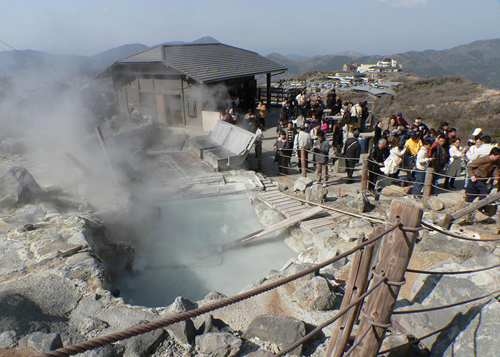 https://d3r8gwkgo0io6y.cloudfront.net/upload/JA/japan-owakudani-boiling-valley-1.jpg