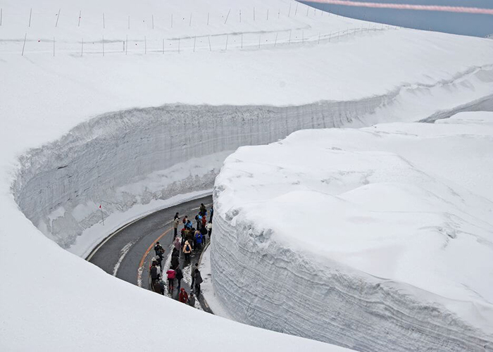 https://d3r8gwkgo0io6y.cloudfront.net/upload/JA/japan-tateyama-snow-corridor.jpg