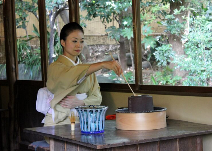 https://d3r8gwkgo0io6y.cloudfront.net/upload/JF/japan-hoppoen-garden-tea-ceremony.jpg