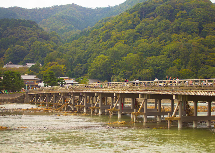 https://d3r8gwkgo0io6y.cloudfront.net/upload/JJ/japan-kyoto-togetsukyo-bridge-1.jpg