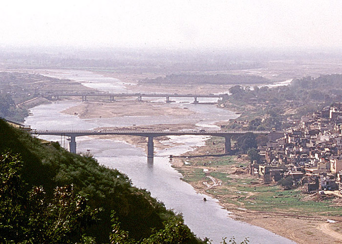 https://d3r8gwkgo0io6y.cloudfront.net/upload/K1/India-jammu-ViewofJammu-city-TawiRiver.jpg