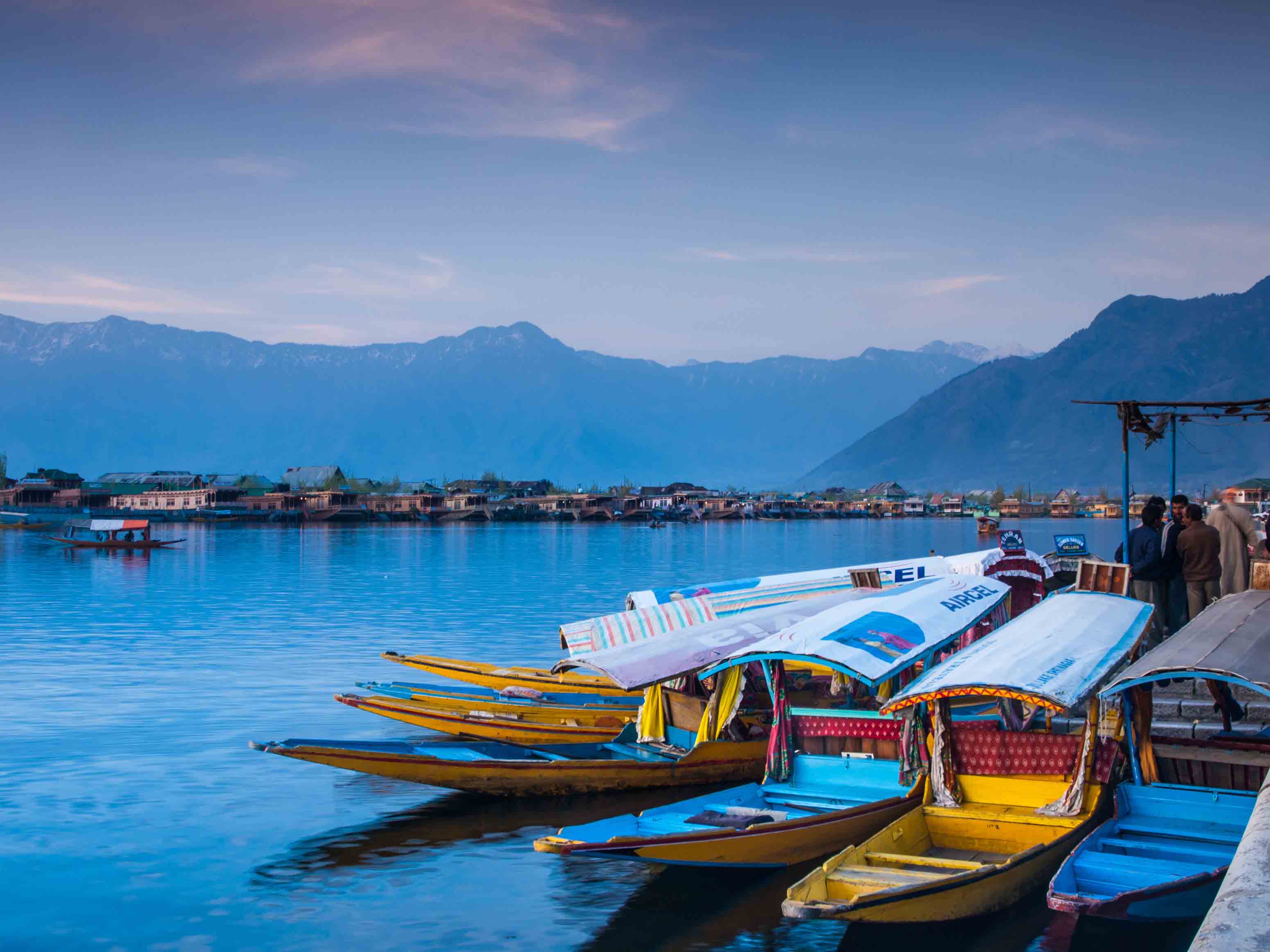 https://d3r8gwkgo0io6y.cloudfront.net/upload/K2/India-kashmir-srinagar-dal-lake-shikara-5.jpeg