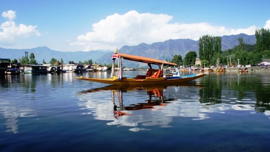 https://d3r8gwkgo0io6y.cloudfront.net/upload/K2/dal-lake.jpg