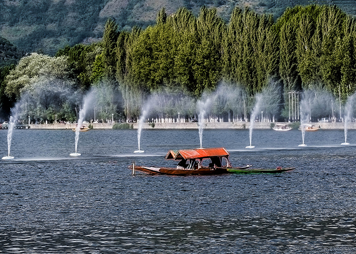 https://d3r8gwkgo0io6y.cloudfront.net/upload/K7/srinagar-DAL-LAKE.jpg