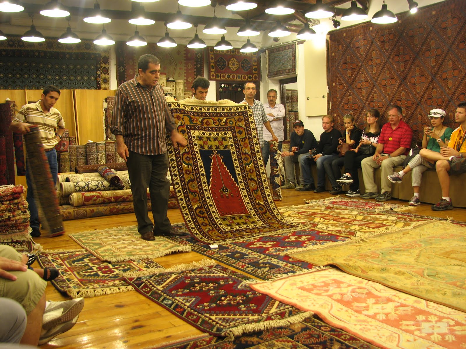 https://d3r8gwkgo0io6y.cloudfront.net/upload/KB/India-kashmir-srinagar-carpet-store.jpg