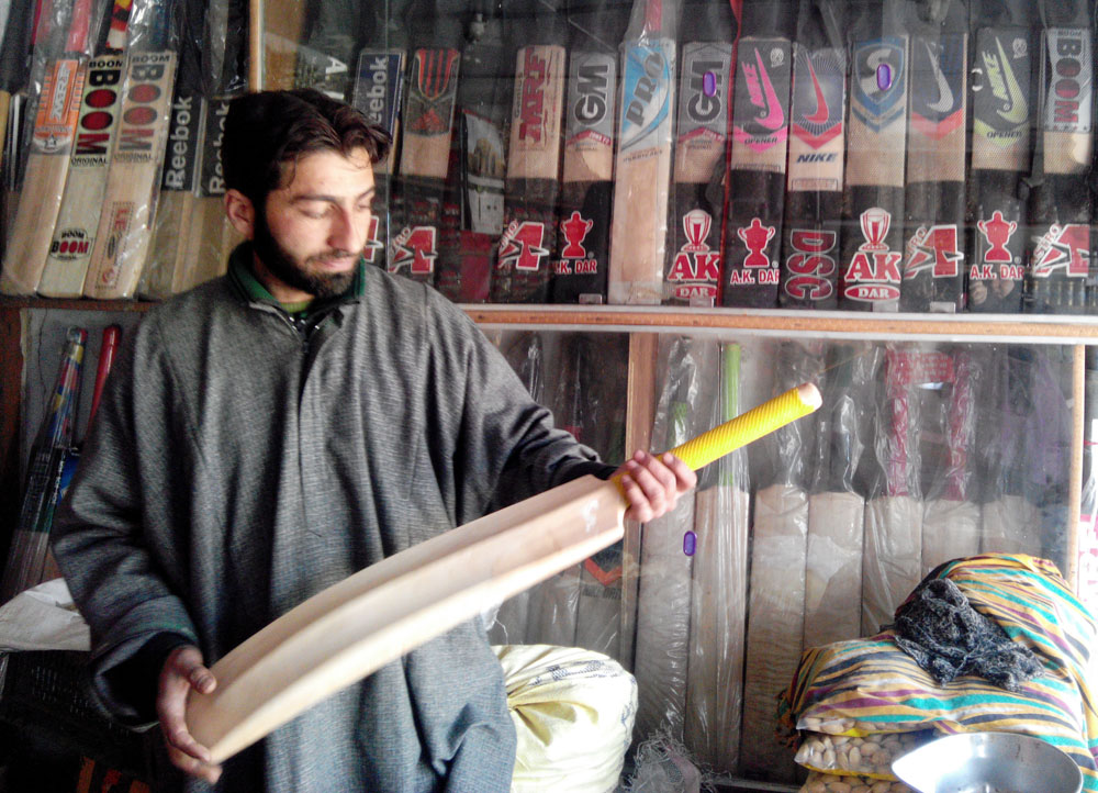 https://d3r8gwkgo0io6y.cloudfront.net/upload/KC/India-kashmir-sangam-bat-factory-9.jpg
