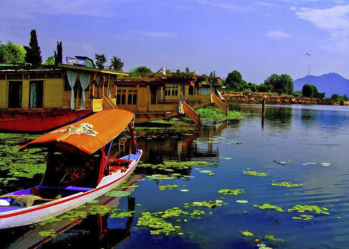 https://d3r8gwkgo0io6y.cloudfront.net/upload/KC/srinagar-houseboat-1.jpg