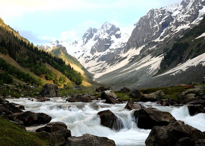 https://d3r8gwkgo0io6y.cloudfront.net/upload/KC/thajiwas-glacier-sonamarg.jpg