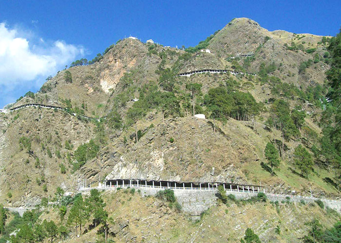 https://d3r8gwkgo0io6y.cloudfront.net/upload/KF/India-jammu-katra-vaishnodevi-treck.jpg