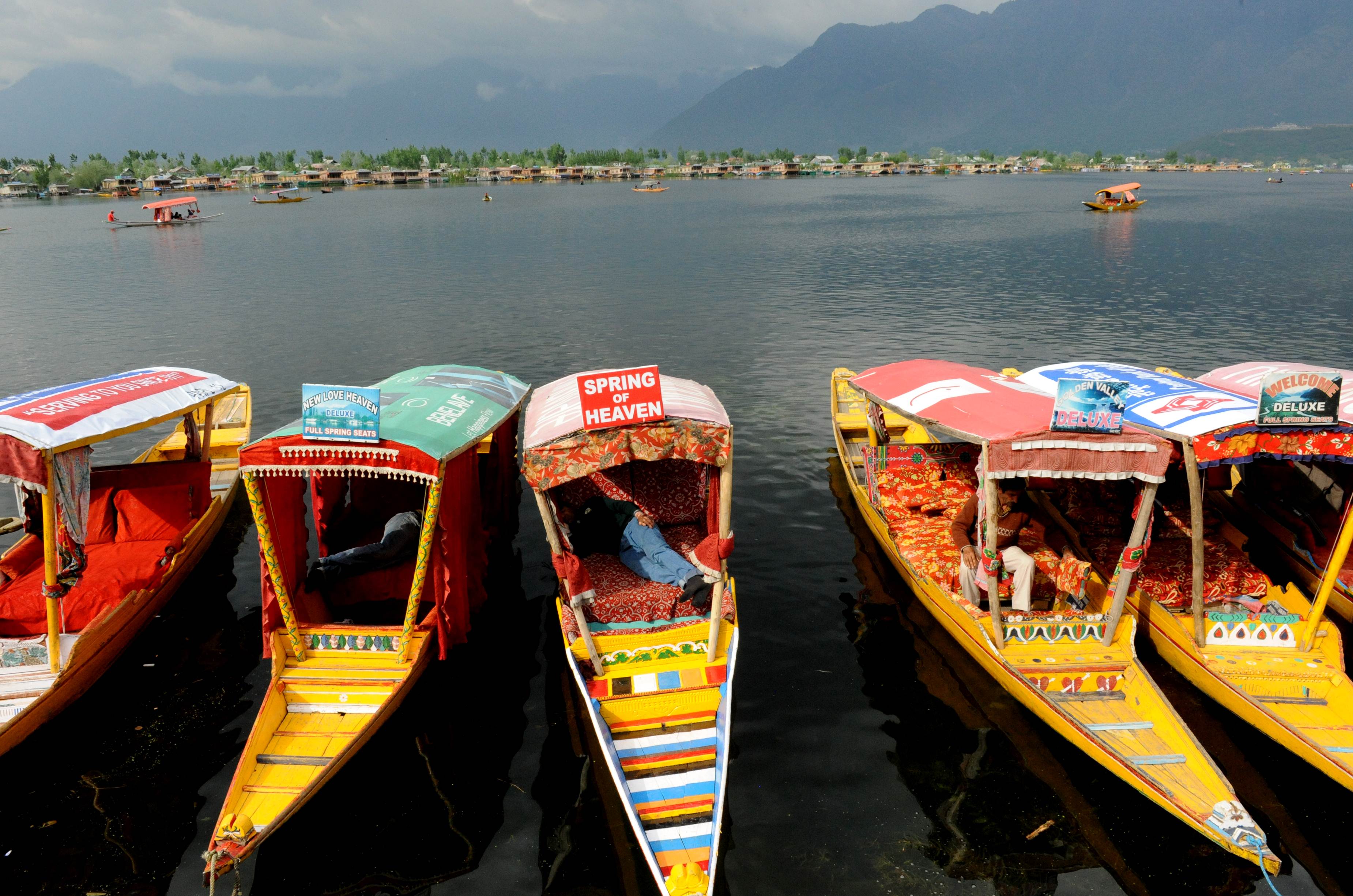 https://d3r8gwkgo0io6y.cloudfront.net/upload/Kashmir-The-Shikara-Jammu-Indian-Tourism.jpg