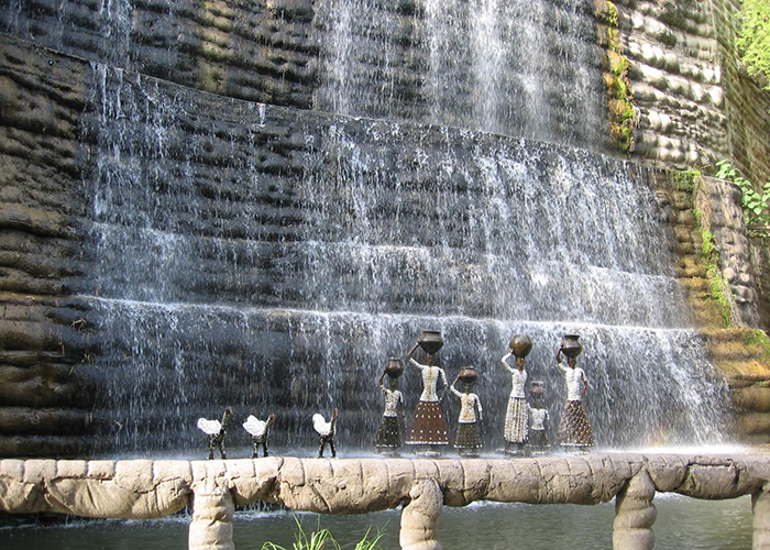 https://d3r8gwkgo0io6y.cloudfront.net/upload/L1/India-chandigarh-rock-garden-5.jpg
