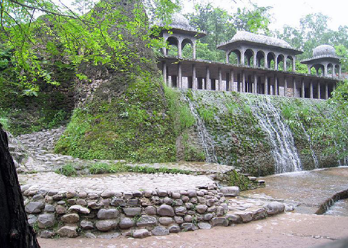 https://d3r8gwkgo0io6y.cloudfront.net/upload/L1/India-chandigarh-rock-garden-8.jpg