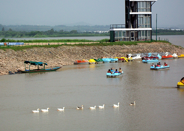 https://d3r8gwkgo0io6y.cloudfront.net/upload/L1/india-chandigarh-sukhana-lake-3.jpg