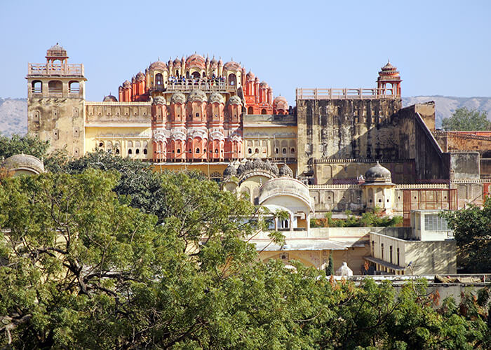 https://d3r8gwkgo0io6y.cloudfront.net/upload/L6/India-rajasthan-jaipur-hawa-mahal-back-view.jpg