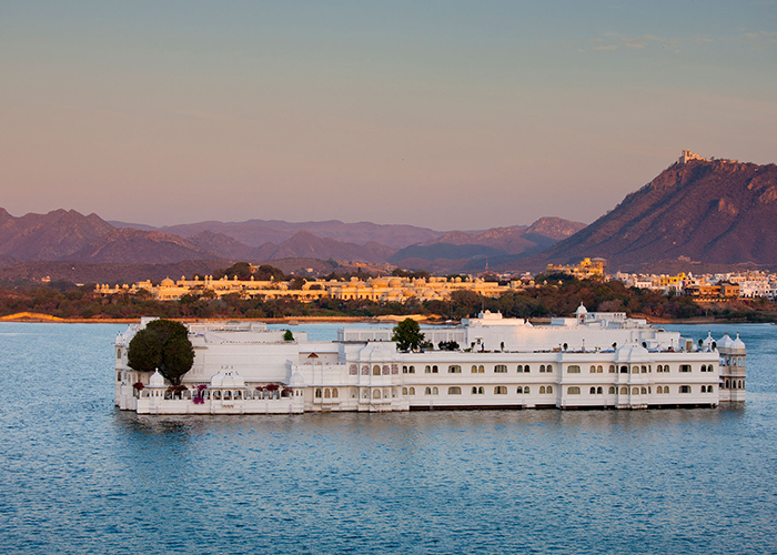 https://d3r8gwkgo0io6y.cloudfront.net/upload/L6/India-rajasthan-udaipur-jal-mahal-palace.jpg