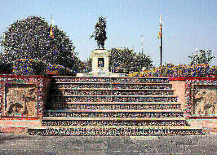 https://d3r8gwkgo0io6y.cloudfront.net/upload/L6/India-rajasthan-udaipur-maharana-pratap-smarak.jpg