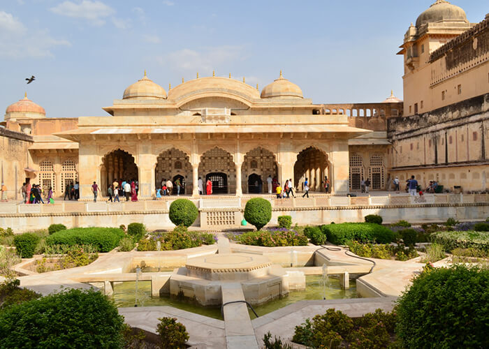 https://d3r8gwkgo0io6y.cloudfront.net/upload/L6/Inida-rajasthan-jaipur-amber-fort-sheesh-mahal.jpg