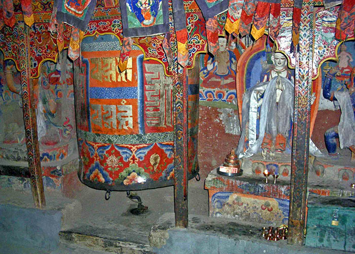 https://d3r8gwkgo0io6y.cloudfront.net/upload/LL/India-north-india-leh-ladakh-Gompa-prayer-wheel-1.jpg