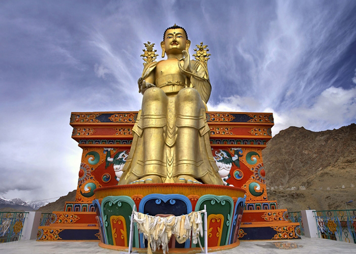 https://d3r8gwkgo0io6y.cloudfront.net/upload/LL/India-north-india-leh-ladakh-maitreya-buddha-statue-likir-gompa-1.jpg