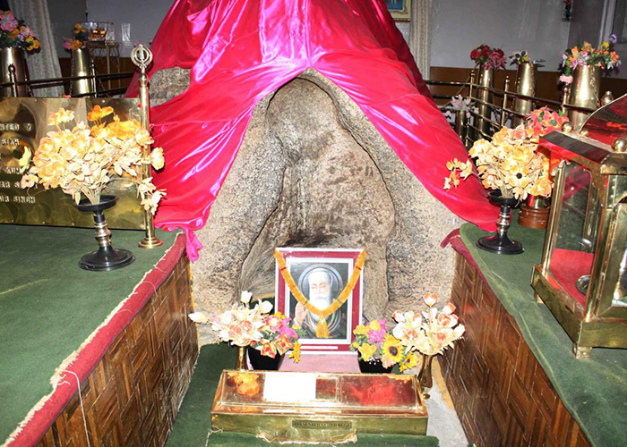 https://d3r8gwkgo0io6y.cloudfront.net/upload/LL/India-north-india-leh-ladakh-pattar-sahib-gurudwara-2.jpg