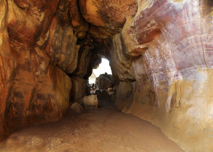 https://d3r8gwkgo0io6y.cloudfront.net/upload/LM/India-madhya-pradesh-Bhimbetka-Cave-painting.jpg