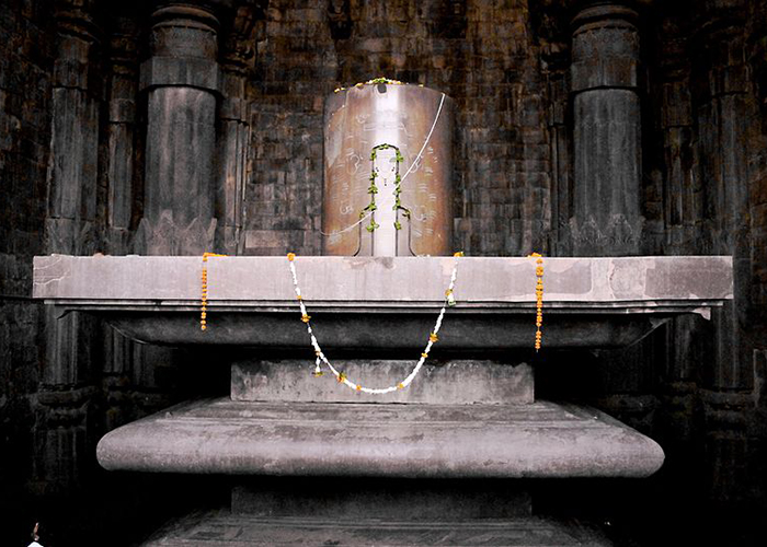 https://d3r8gwkgo0io6y.cloudfront.net/upload/LM/India-madhya-pradesh-bhojpur-bhoje-shiv-temple-largest-shivlinga.jpg
