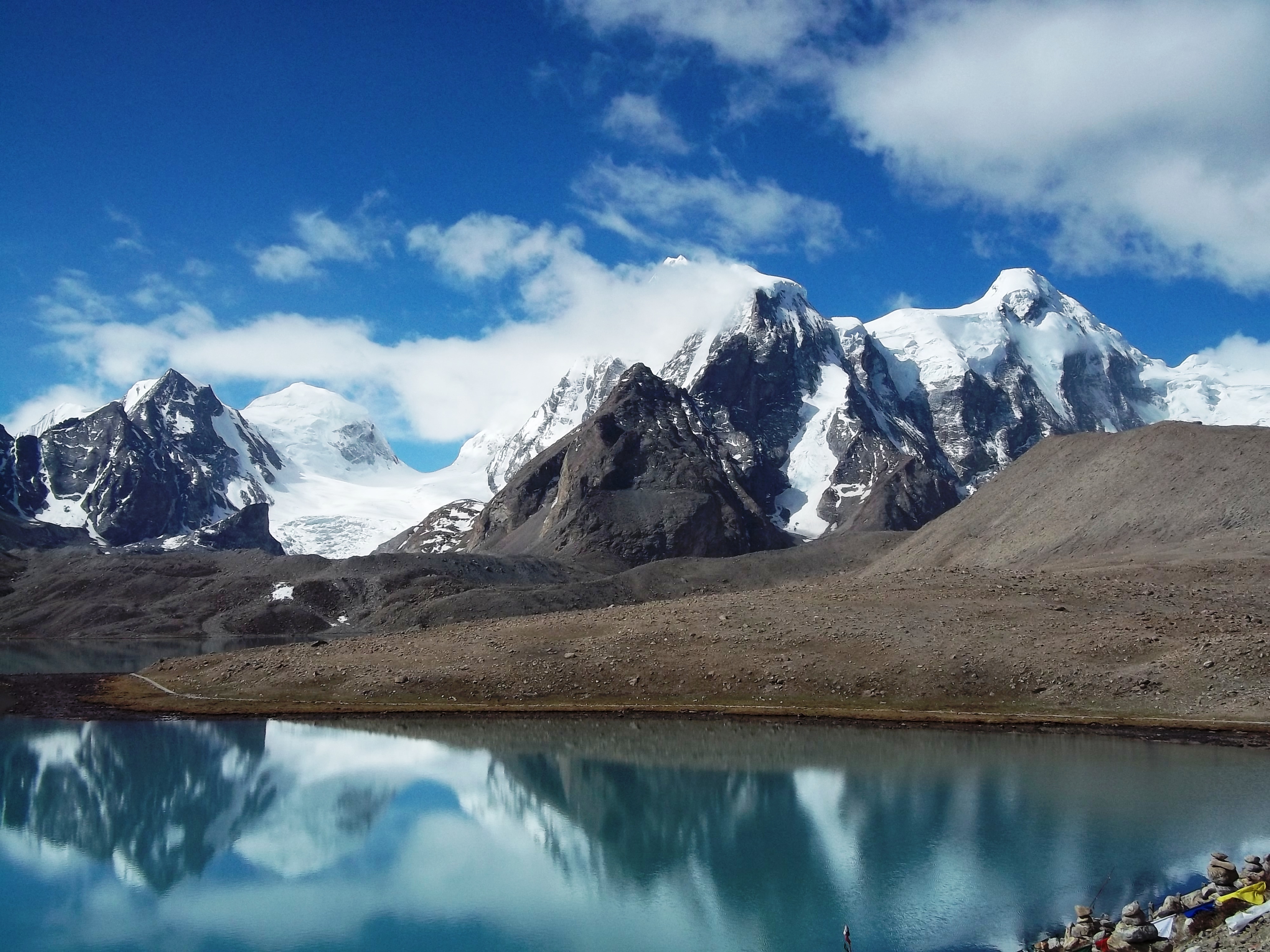 https://d3r8gwkgo0io6y.cloudfront.net/upload/Lake.jpg