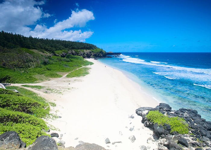 https://d3r8gwkgo0io6y.cloudfront.net/upload/M2/mauritius-beach-4.jpg