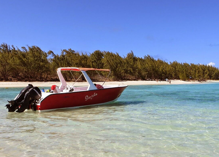 https://d3r8gwkgo0io6y.cloudfront.net/upload/M2/mauritius-high-speed-boat-1.jpg