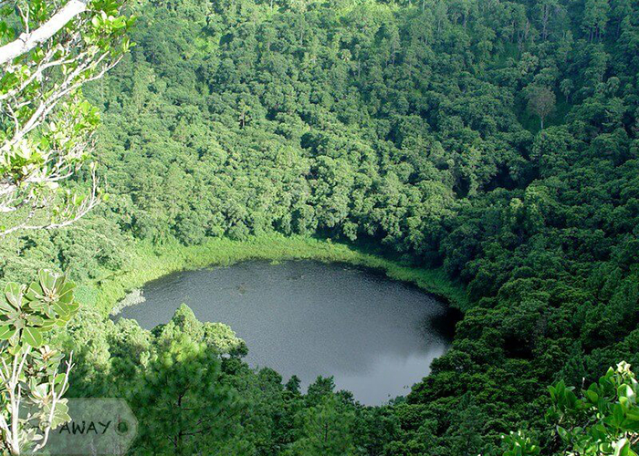 https://d3r8gwkgo0io6y.cloudfront.net/upload/M2/mauritius-trou-aux-cerfs.jpg