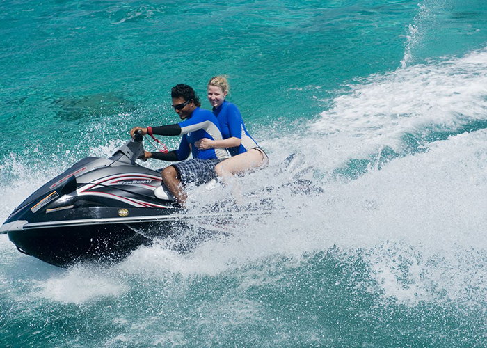 https://d3r8gwkgo0io6y.cloudfront.net/upload/ML/Asia-Maldives-water-activity-1.jpg