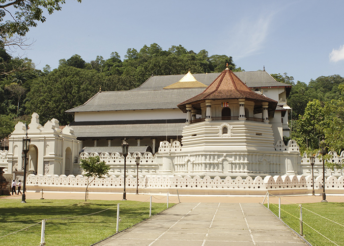 https://d3r8gwkgo0io6y.cloudfront.net/upload/ML/Asia-Srilanka-kandy-toothrelic-temple-1.jpg