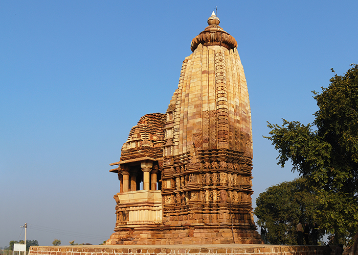https://d3r8gwkgo0io6y.cloudfront.net/upload/MP/India-madhya-pradesh-Khajuraho-Chaturbhuja-Temple.jpg