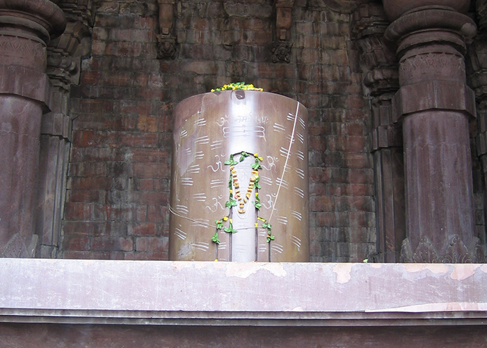 https://d3r8gwkgo0io6y.cloudfront.net/upload/MP/India-madhya-pradesh-bhojpur-shiv-linga.jpg