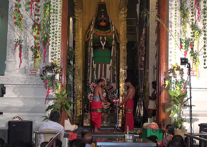 https://d3r8gwkgo0io6y.cloudfront.net/upload/MS/Asia-Srilanka-nuwaraeliya-anjaneyar-temple-1.jpg