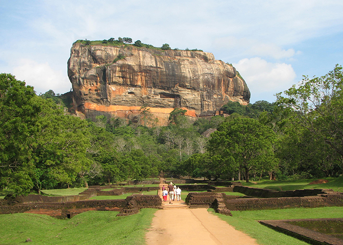 https://d3r8gwkgo0io6y.cloudfront.net/upload/MS/Asia-Srilanka-sigiriya-rock-1.jpg