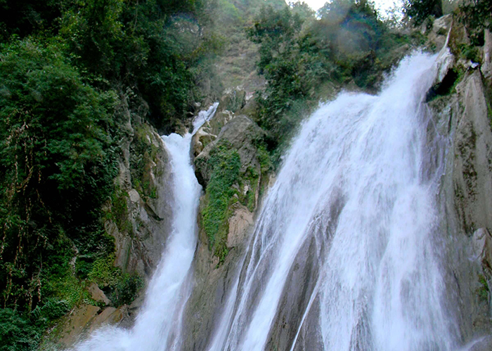 https://d3r8gwkgo0io6y.cloudfront.net/upload/N2/india-nainital-Kempty-Water-Fall-Mussoorie-3.jpg